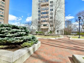 8 Whittier Pl 15F, Boston MA 02114