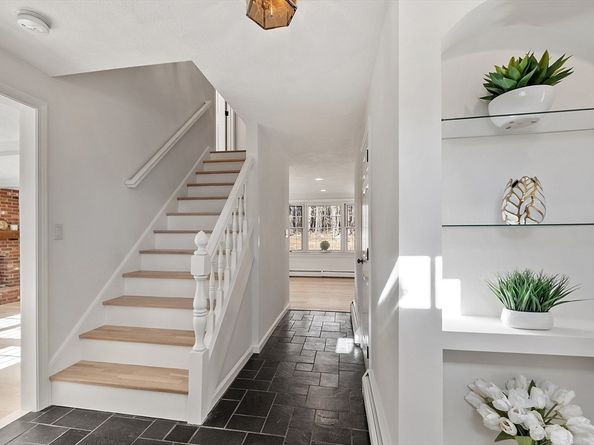 16 Minehan Ln, Marlborough MA 01752