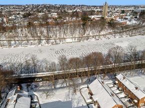 39 Charlesbank Rd 39, Newton MA 02458