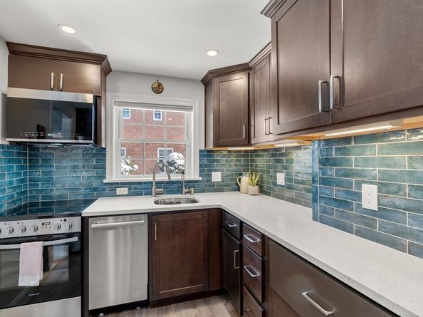 39 Charlesbank Rd 39, Newton MA 02458