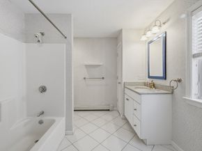 18 Winterberry Ln 18, Hanover MA 02339