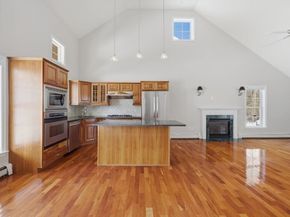 18 Winterberry Ln 18, Hanover MA 02339