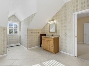 18 Winterberry Ln 18, Hanover MA 02339