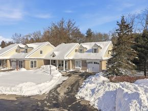 18 Winterberry Ln 18, Hanover MA 02339