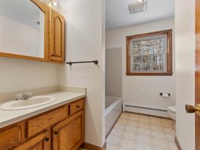 22 Old Hardwick Rd, Petersham MA 01366