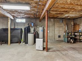 22 Old Hardwick Rd, Petersham MA 01366