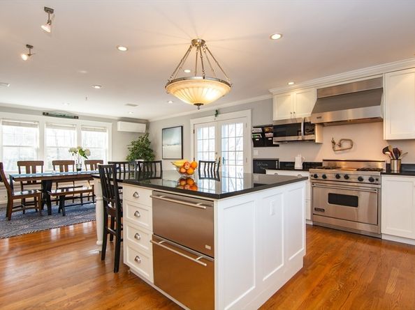 1289 Walnut St, Newton MA 02461