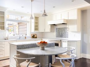 26 Knowles 26, Newton MA 02459