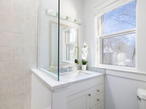 26 Knowles 26, Newton MA 02459