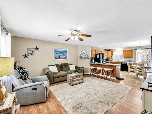 27 Ridge Dr 27, Middleboro MA 02346