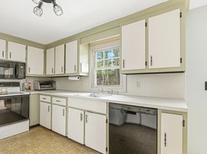 10 Wapping Rd, Kingston MA 02364