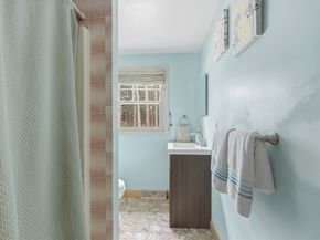 10 Wapping Rd, Kingston MA 02364