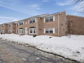 70 Washington Park Dr 6, Andover MA 01810