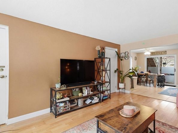 70 Washington Park Dr 6, Andover MA 01810