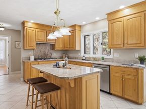 2 Pipers Gln, Andover MA 01810