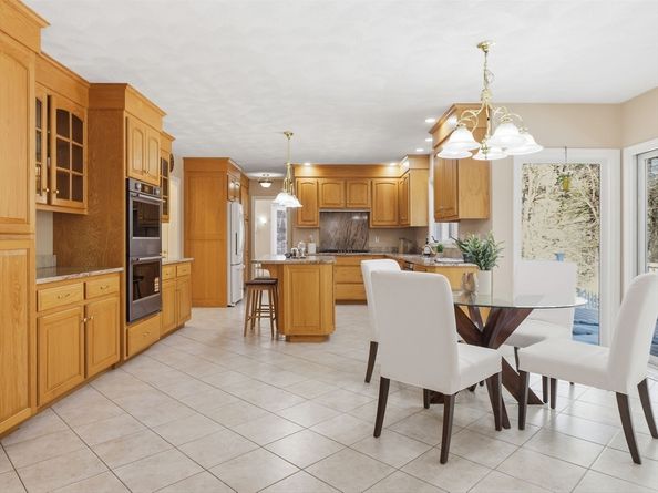 2 Pipers Gln, Andover MA 01810
