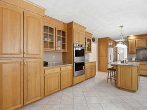 2 Pipers Gln, Andover MA 01810