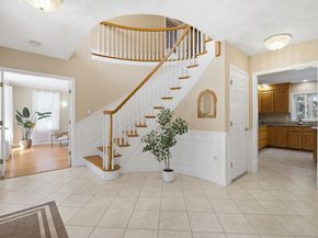 2 Pipers Gln, Andover MA 01810