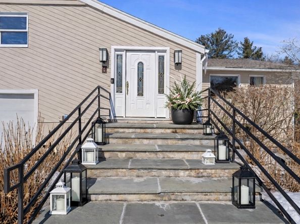 6 Tally Ho Lane, Framingham MA 01701