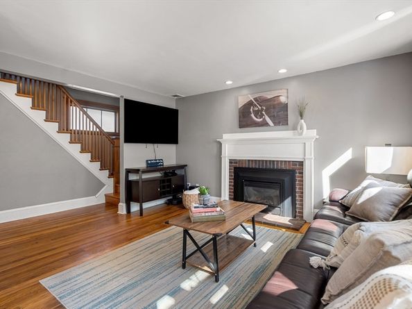 15 Lexington Ter, Waltham MA 02452