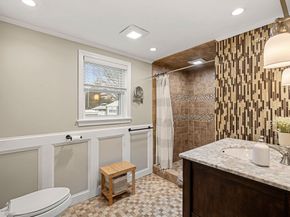 11 Evans Rd, Peabody MA 01960