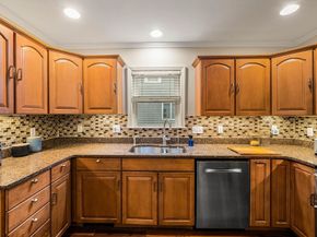 11 Evans Rd, Peabody MA 01960