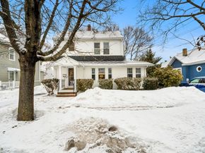 11 Evans Rd, Peabody MA 01960