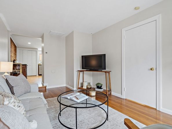 802 E 3rd St 3, Boston MA 02127