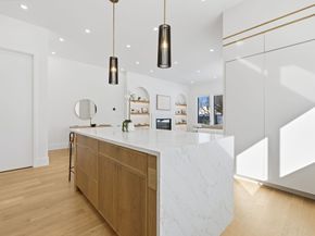 156 Langley Rd 156, Newton MA 02459