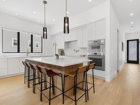 156 Langley Rd 156, Newton MA 02459