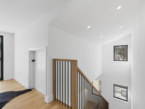 156 Langley Rd 156, Newton MA 02459