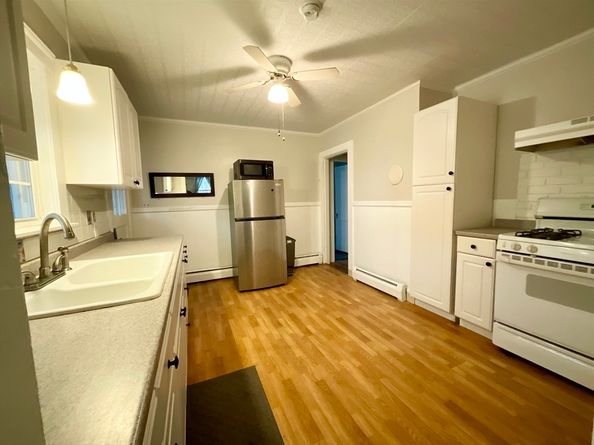 12 C St, Douglas MA 01516