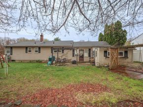 26 Valleyview Rd, Leominster MA 01453