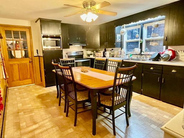 26 Valleyview Rd, Leominster MA 01453