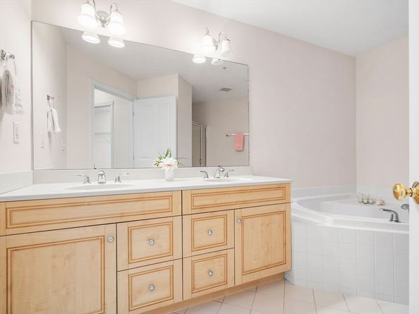 7E Strawberry Lane E, Hudson MA 01749