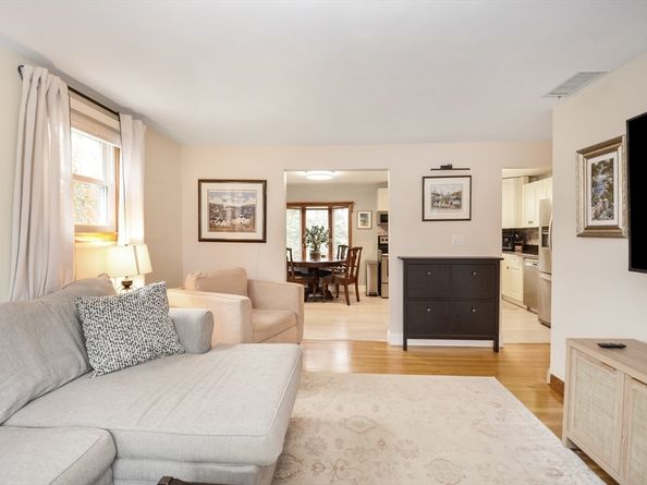 360 High St, Whitman MA 02382