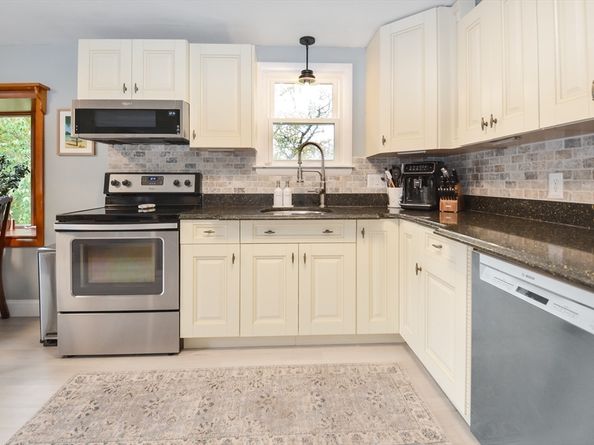 360 High St, Whitman MA 02382