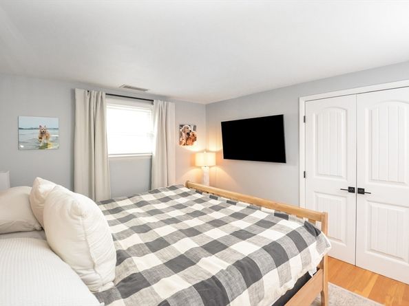 360 High St, Whitman MA 02382