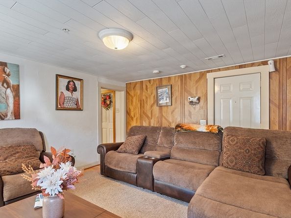 40 Aetna Street, Worcester MA 01604