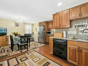 76 Parsons Hill Dr A, Worcester MA 01603