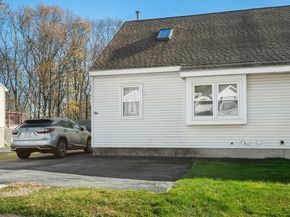 76 Parsons Hill Dr A, Worcester MA 01603