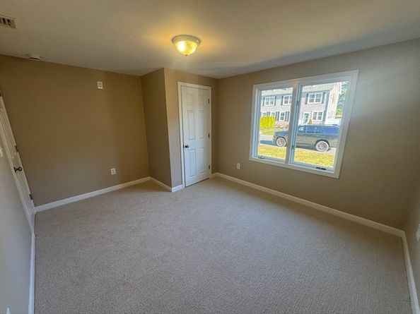 39 Neillian St 39, Bedford MA 01730