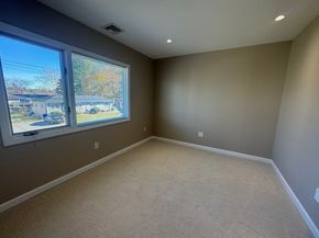 39 Neillian St 39, Bedford MA 01730