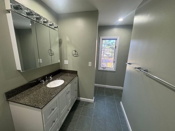 39 Neillian St 39, Bedford MA 01730