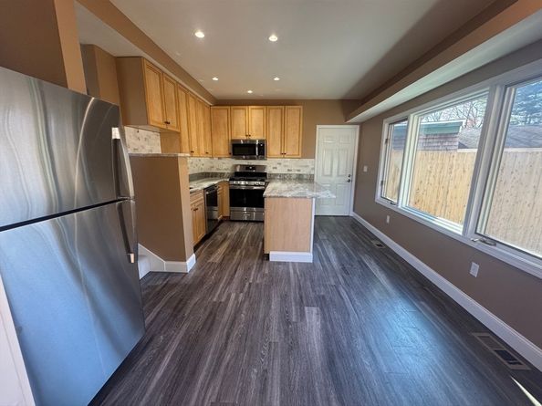 39 Neillian St 39, Bedford MA 01730