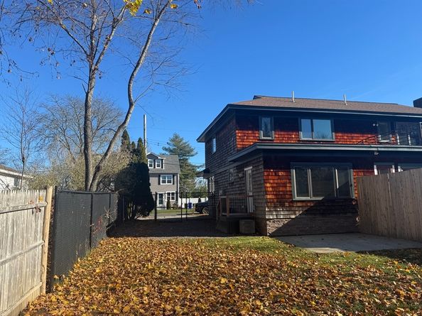 39 Neillian St 39, Bedford MA 01730