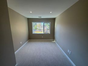 39 Neillian St 39, Bedford MA 01730