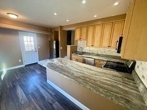 39 Neillian St 39, Bedford MA 01730