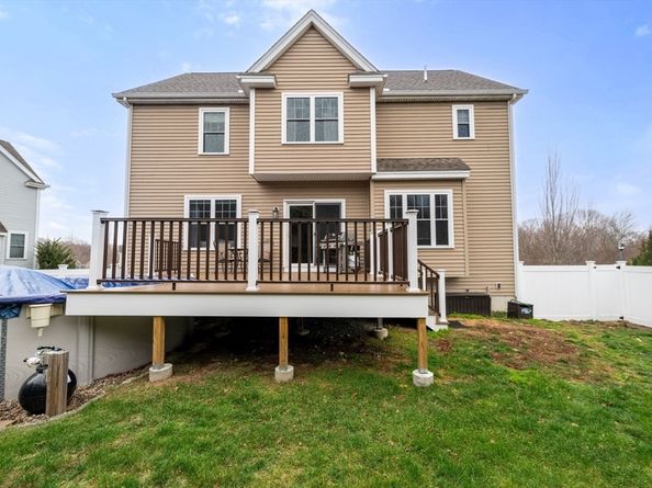 11 Osborne Hill Dr, Salem MA 01970