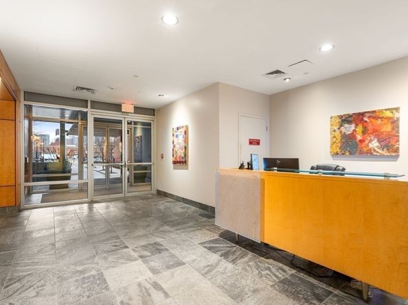 25 Channel Center St 807, Boston MA 02210